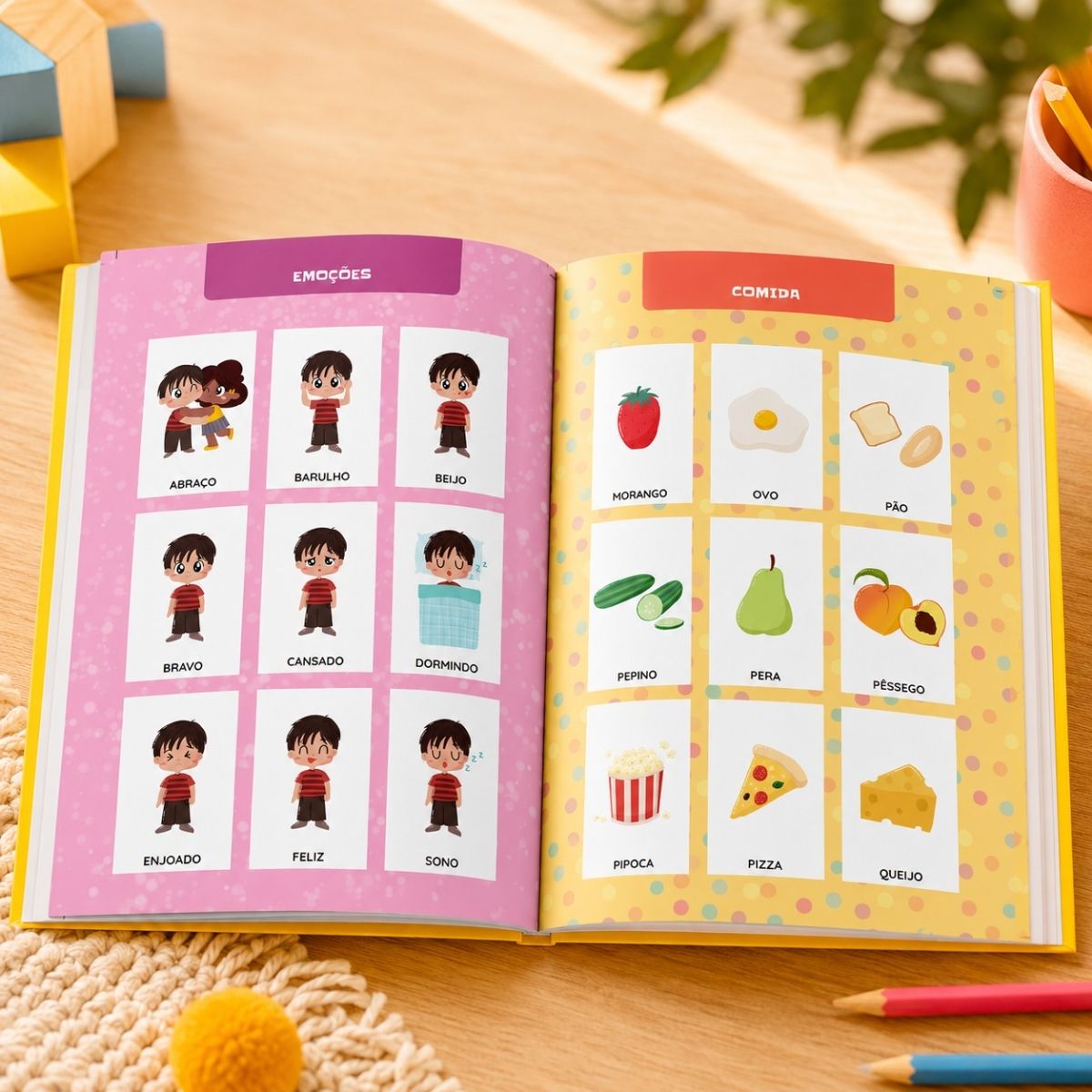 Página interna do Livro Ilustrado Meu Livro de Comunicação Matraquinha – Menino aberta, mostrando as figuras de comunicação para autismo